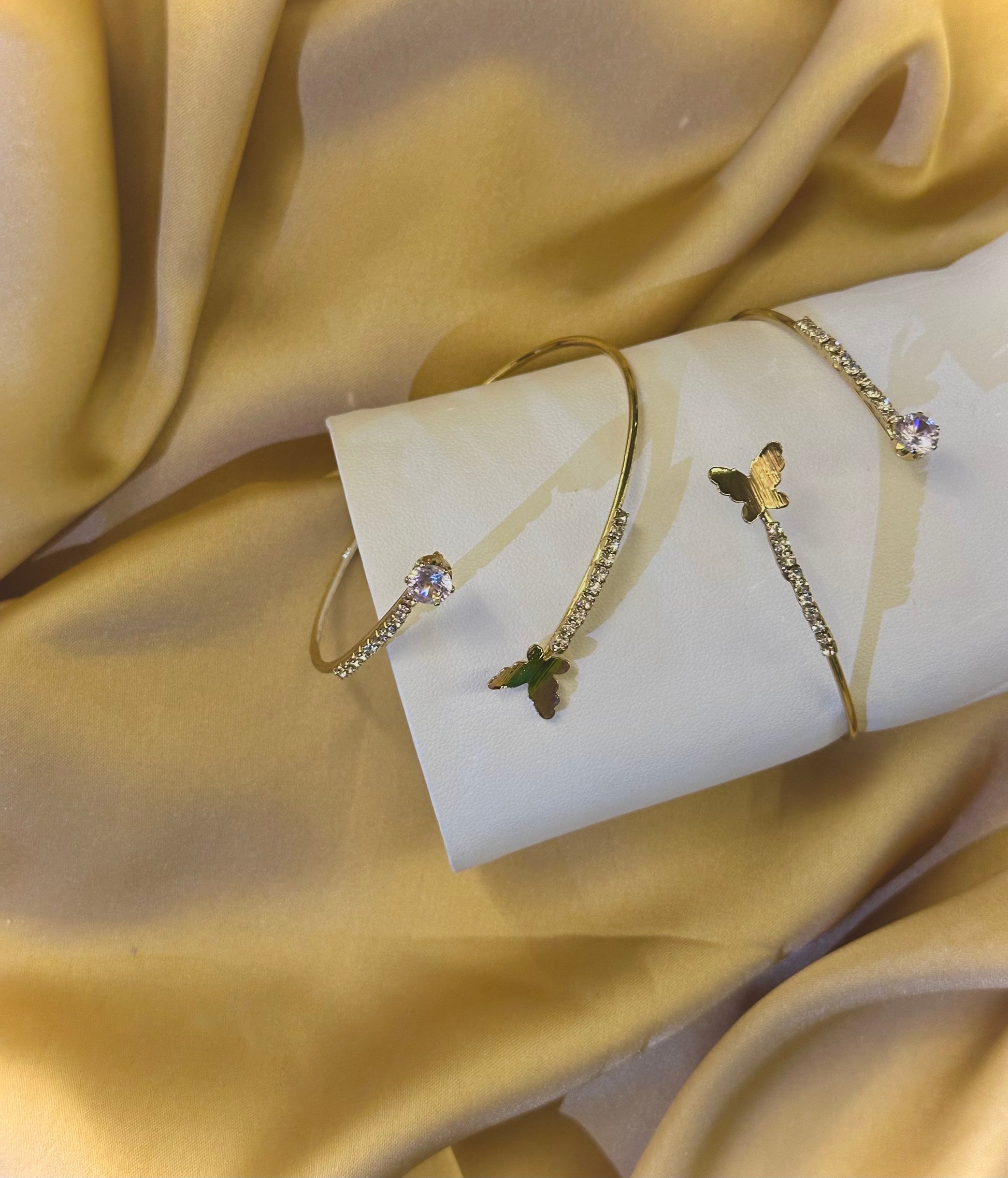 Celeste Glow – Silver Bracelet with White Stones ✨