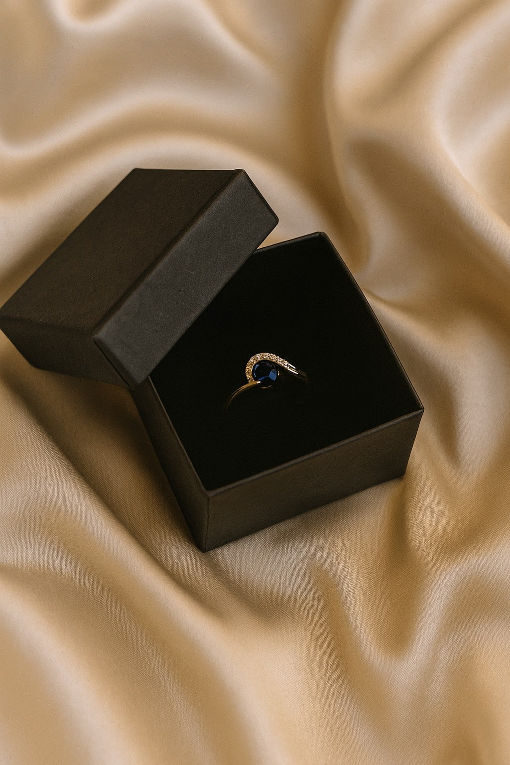 Royal Azure Gold Ring 💍