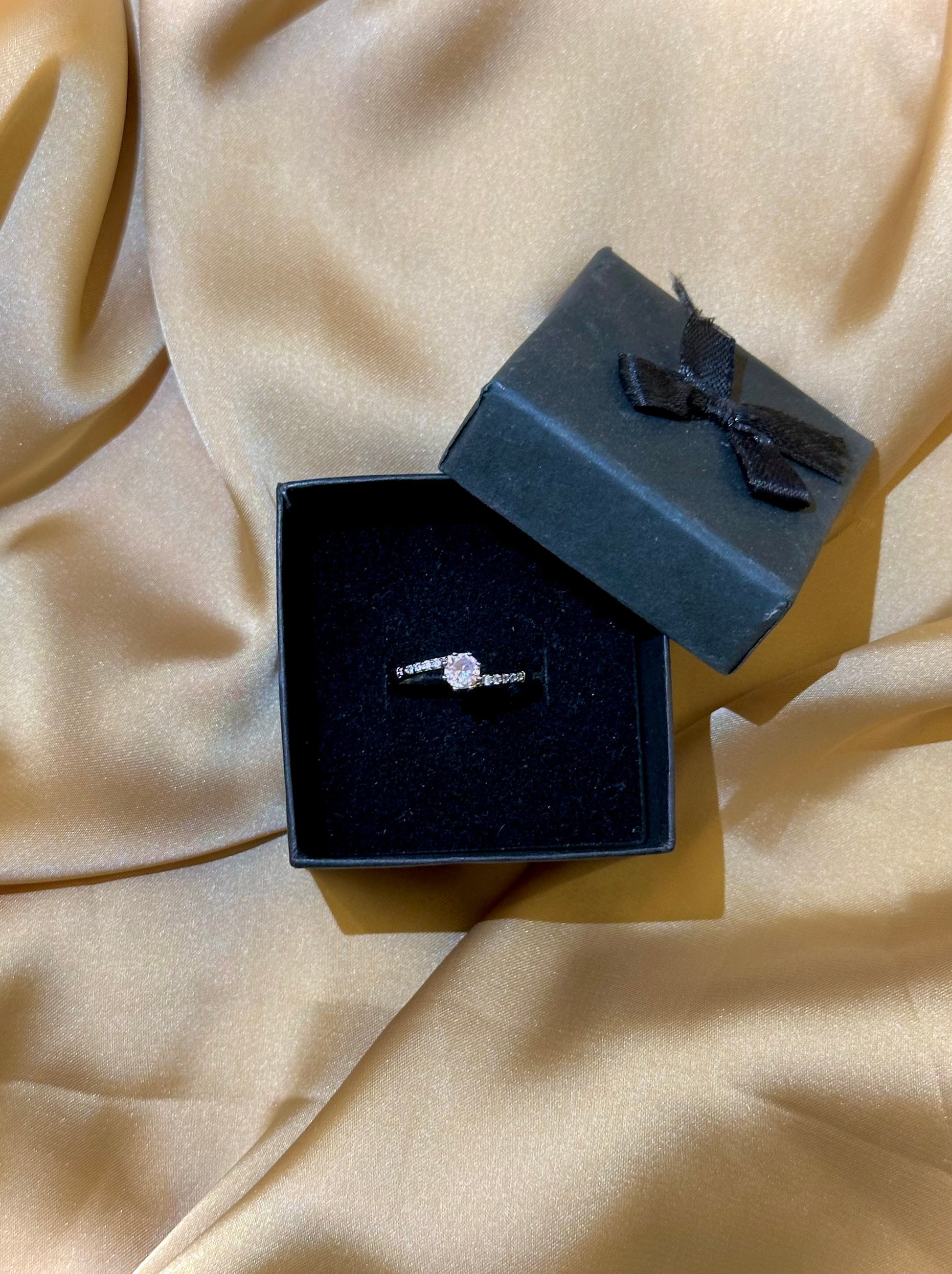 Frosted Radiance Silver Ring 💍